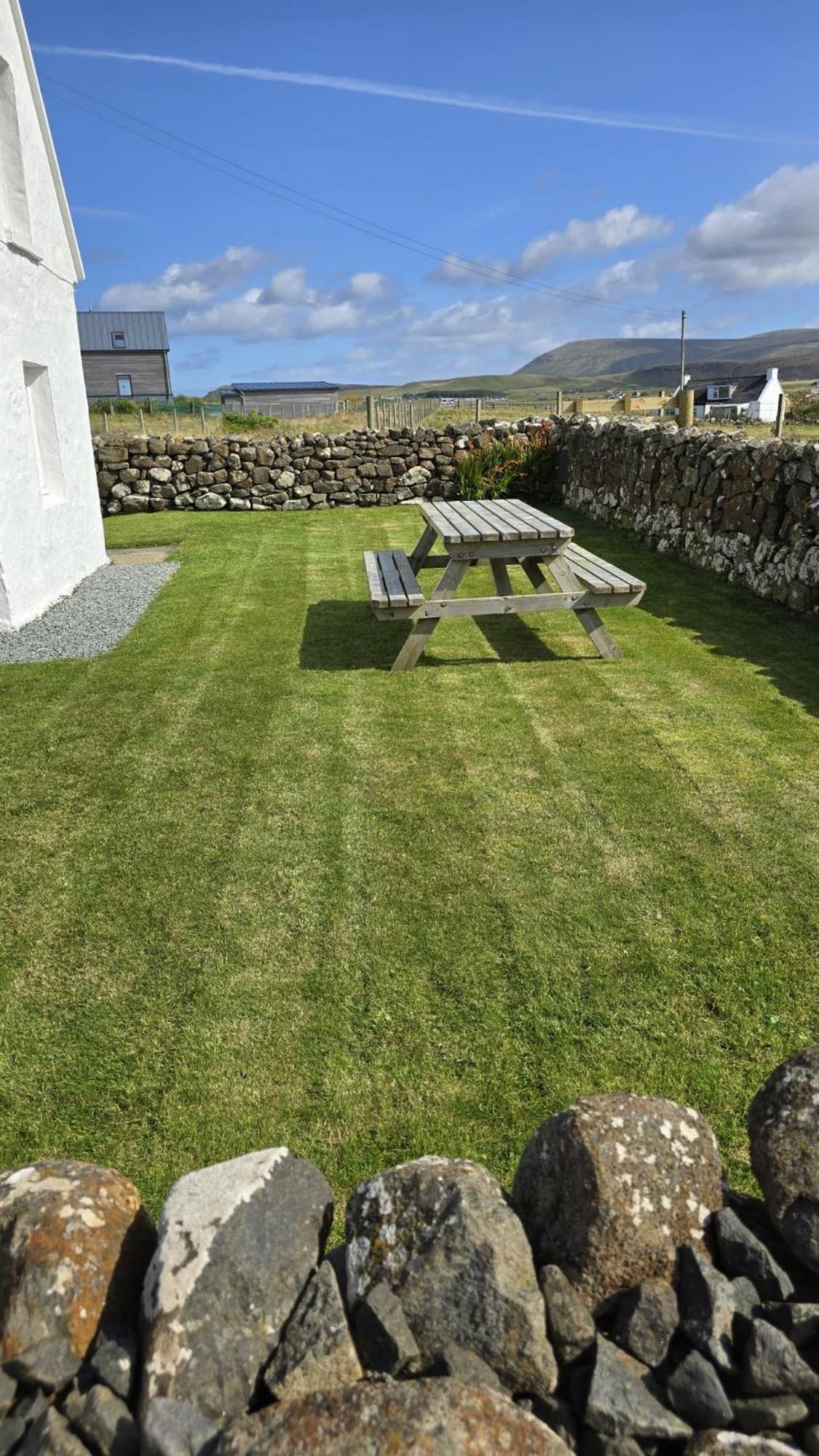 Cnoc Ruaraidh Cottage Kilmuir  Exterior photo